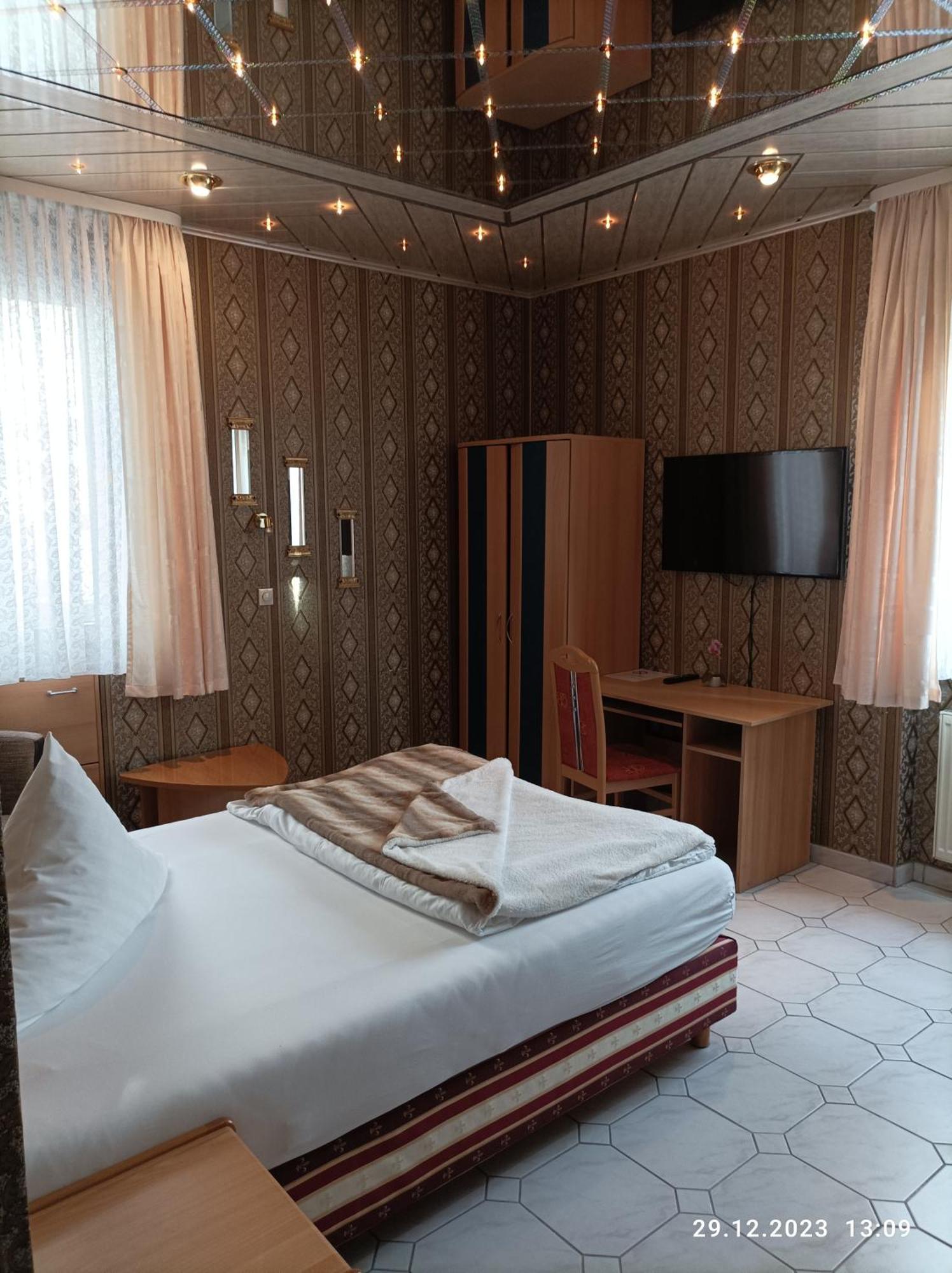 Central Hotel Schwetzingen Eksteriør bilde