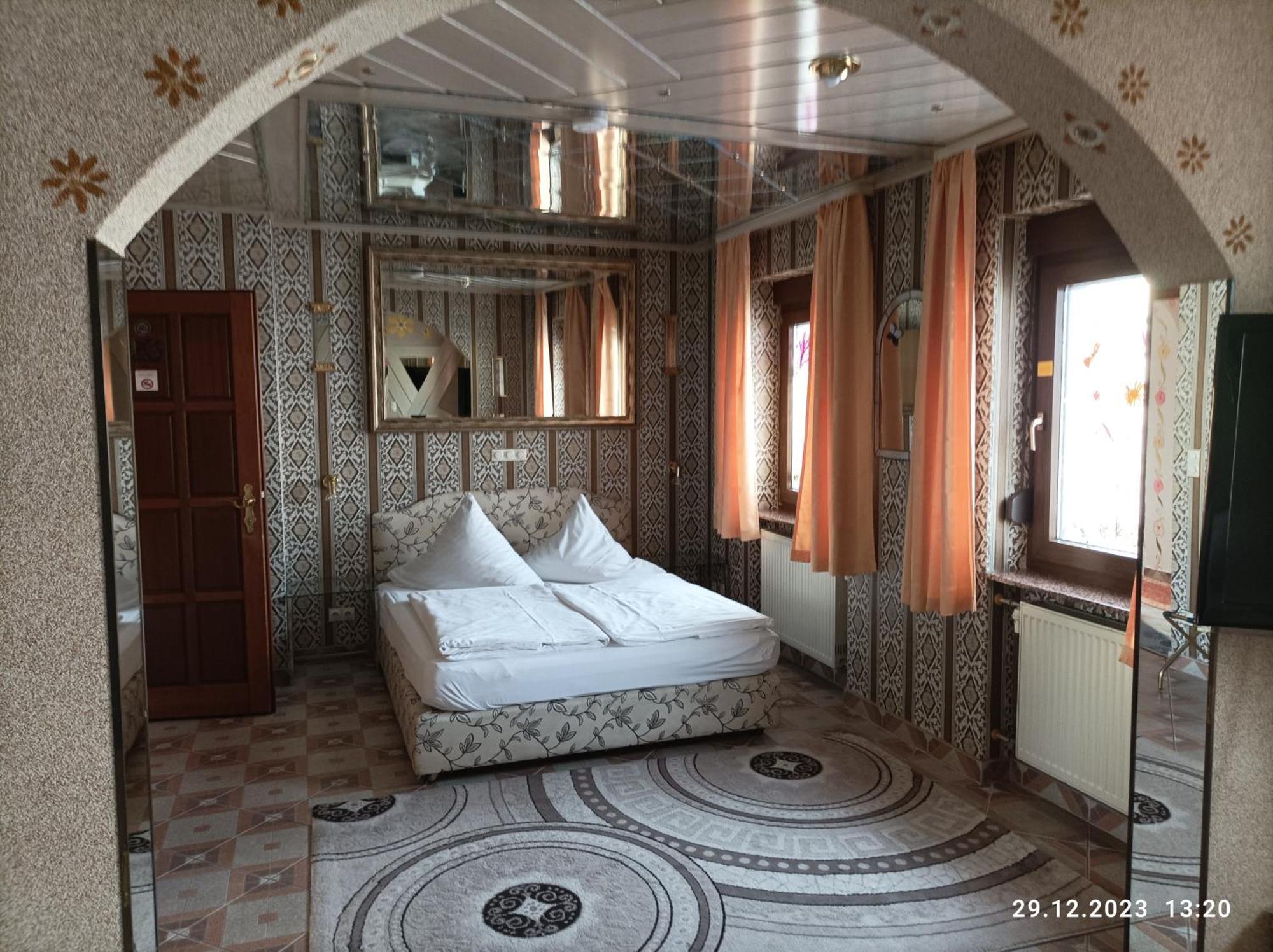 Central Hotel Schwetzingen Eksteriør bilde